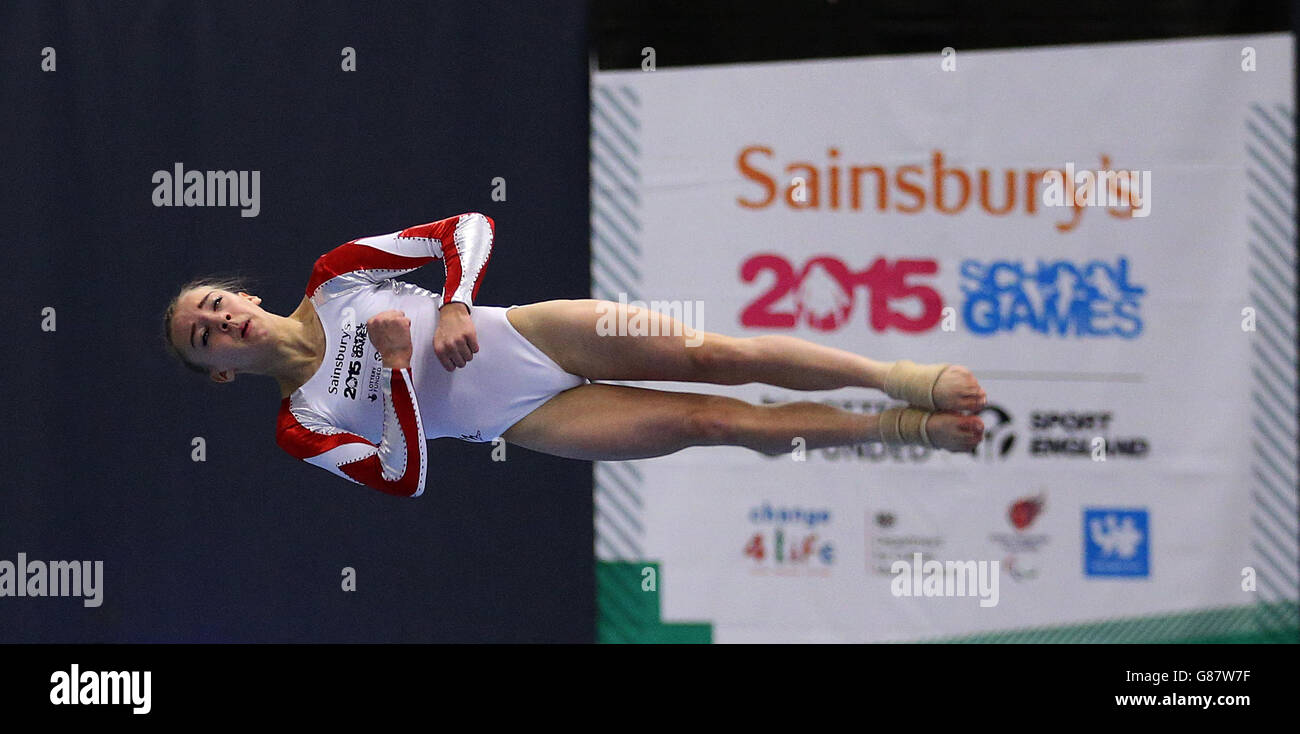 Der englische Megan Parker on the Floor übt im Gymnastik während der Sainsbury's School Games 2015 in Manchester. Stockfoto