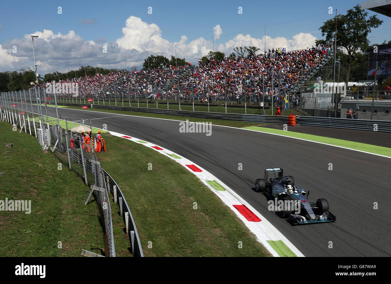Mercedes' Lewis Hamilton während des Qualifyings für den Großen Preis von Italien 2015 in Monza, Italien. Stockfoto