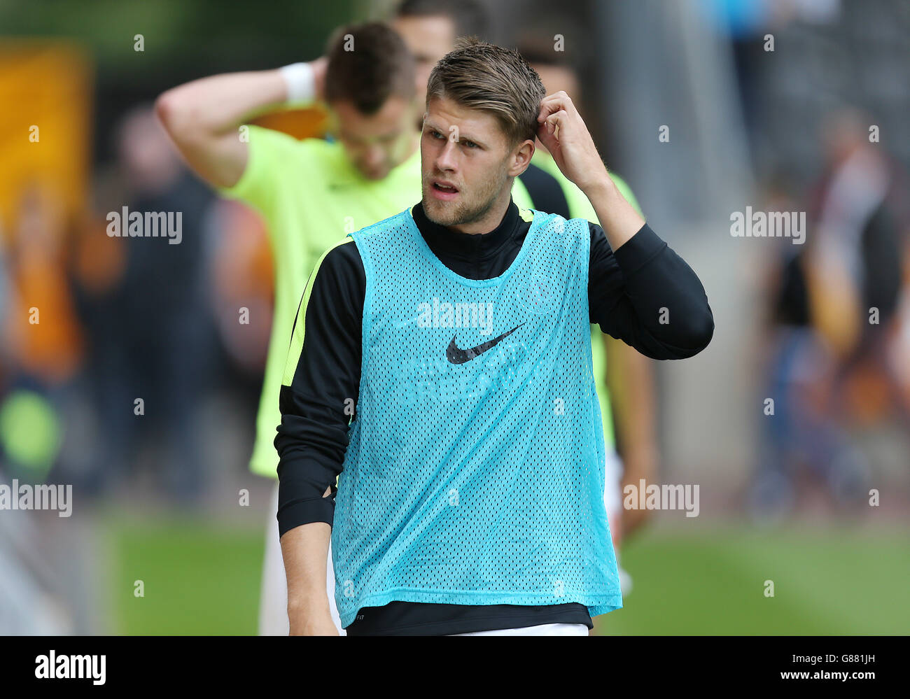 Charlton Athletic's Johann Berg Gudmundsson erwärmt sich vor dem Sky Bet Championship Spiel in Molineux, Wolverhampton. DRÜCKEN Sie VERBANDSFOTO. Bilddatum: Samstag, 29. August 2015. Siehe PA Geschichte SOCCER Wolves. Bildnachweis sollte lauten: Barrington Coombs/PA Wire. Online-in-Match-Nutzung auf 45 Bilder beschränkt, keine Videoemulation. Keine Verwendung bei Wetten, Spielen oder Veröffentlichungen für einzelne Vereine/Vereine/Vereine/Spieler. Stockfoto