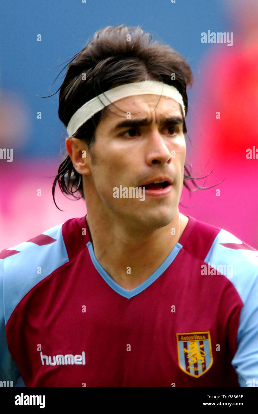 Fußball - FA Barclays Premiership - Aston Villa gegen Bolton Wanderers - Villa Park. Juan Pablo Angel, Aston Villa Stockfoto