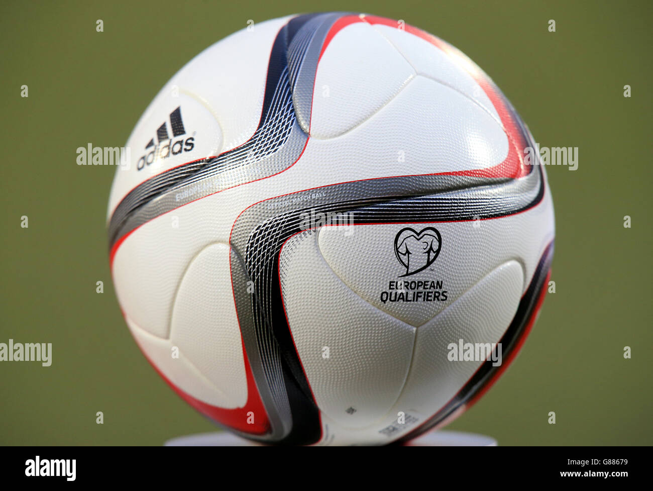 Adidas euro 2016 discount qualifikation spielball weiss