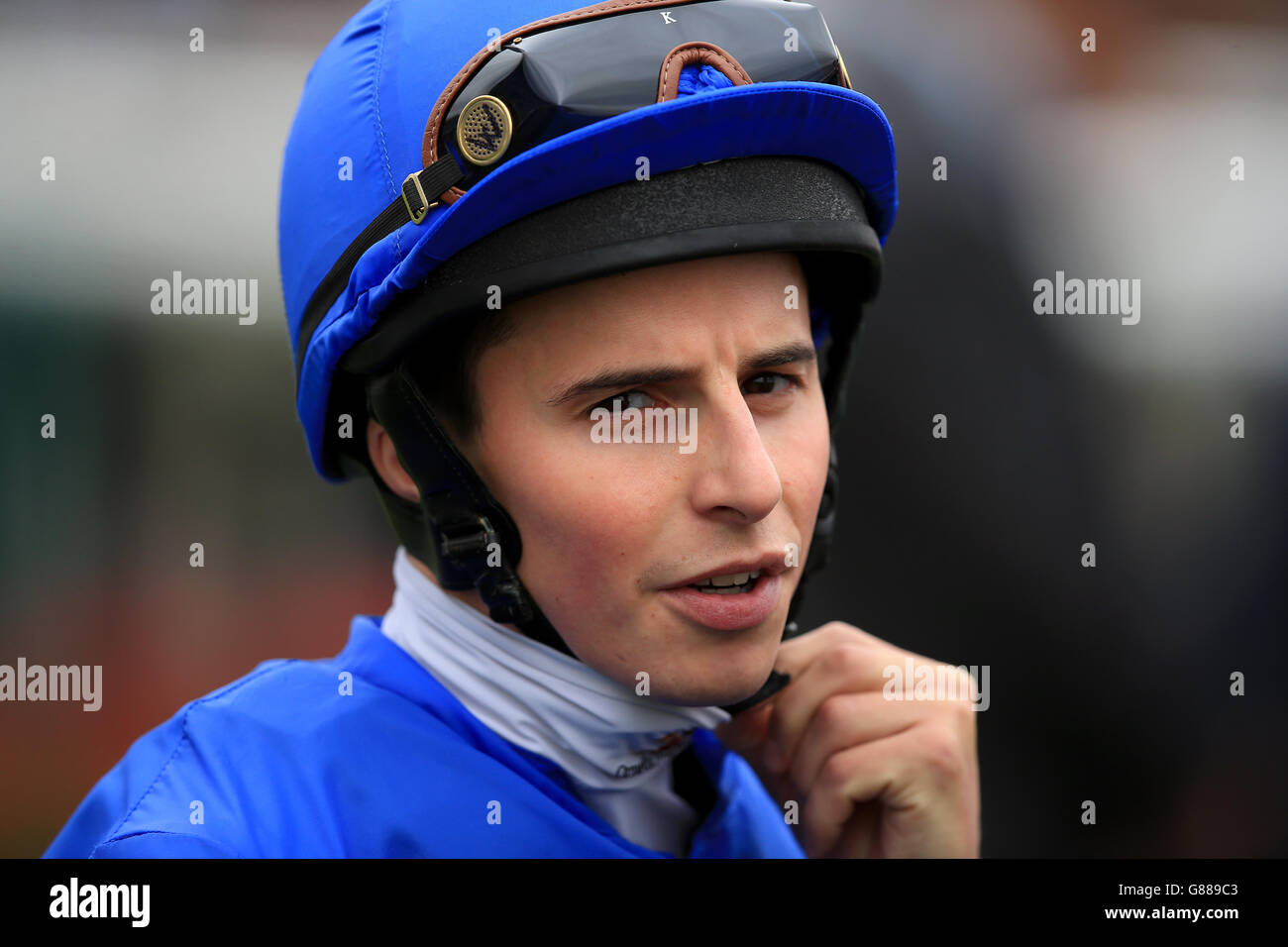 Pferderennen - 2015 Ladbrokes St Leger Festival - Tag 1 - Doncaster Races. Jockey William Buick vor seiner Fahrt auf Carrington im Owlerton Greyhound Stadium im owlertonstadium.co.uk Nursery Stockfoto