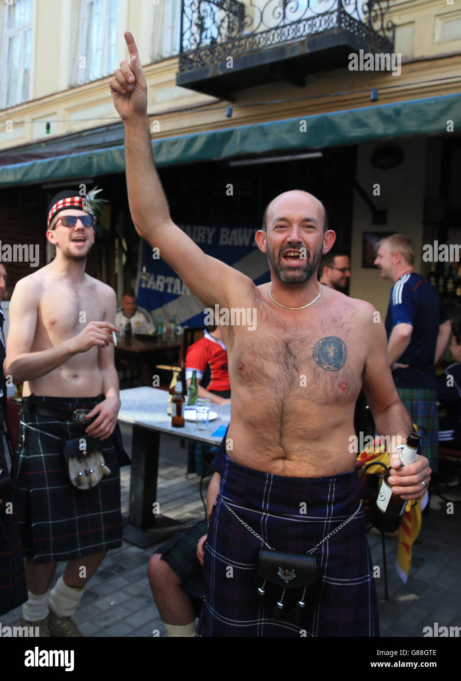 Schottland-Fans vor dem UEFA-Europameisterschafts-Qualifikationsspiel in der Boris Paichadze Dinamo Arena, Tiflis. Bilddatum: Freitag, 4. September 2015. Siehe PA Geschichte FUSSBALL Georgien. Bildnachweis sollte lauten: Nick Potts/PA Wire. EINSCHRÄNKUNGEN: Nutzung unterliegt Einschränkungen. . Kommerzielle Nutzung nur mit vorheriger schriftlicher Zustimmung der Scottish FA. Weitere Informationen erhalten Sie unter +44 (0)1158 447447. Stockfoto