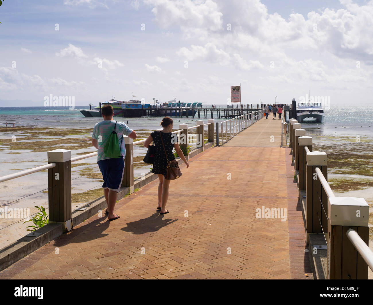 Bereiten Sie Touristen verlassen Green Island und Great Barrier Reef vor der Küste von Cairns, Queensland, Australien Stockfoto