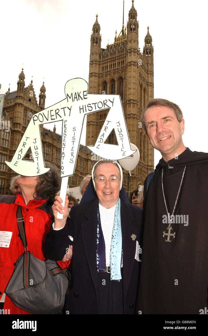 Schwester Veronica Bates mit Abbott Christopher of Worth Abbey, in der Nähe von Crawley in Sussex. Stockfoto