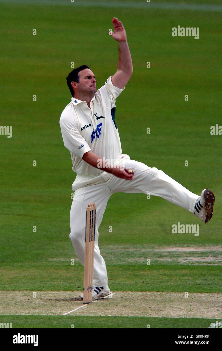 Cricket - Frizzell County Championship - Division One - Nottinghamshire / Kent - Trent Bridge. Mark Ealham von Nottinghamshire Stockfoto