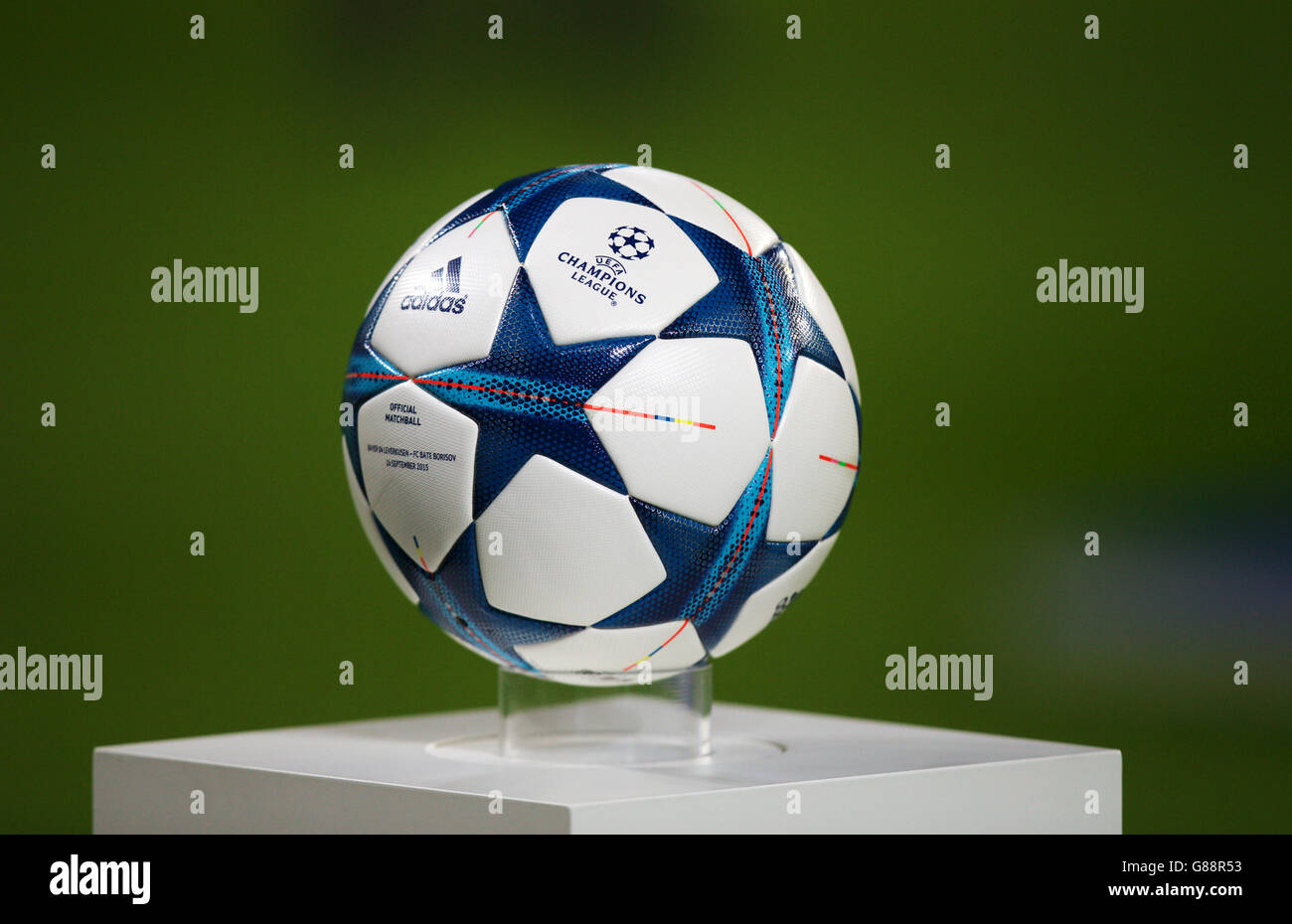 Fußball - UEFA Champions League - Gruppe E - Bayer 04 Leverkusen / BATE Borisov - BayArena. Detail des Adidas Official Champions League Finale Match Ball Stockfoto