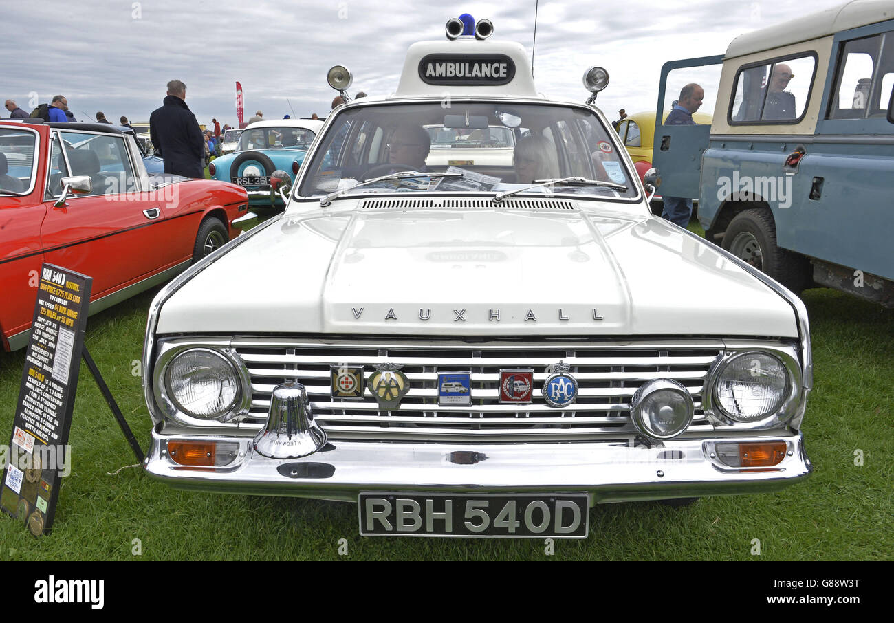 EIGENSTÄNDIGES Foto. Ein 1966 RBH 540 D Krankenwagen auf der Whitley Bay Classic Car Show, Tyne and Wear. Stockfoto