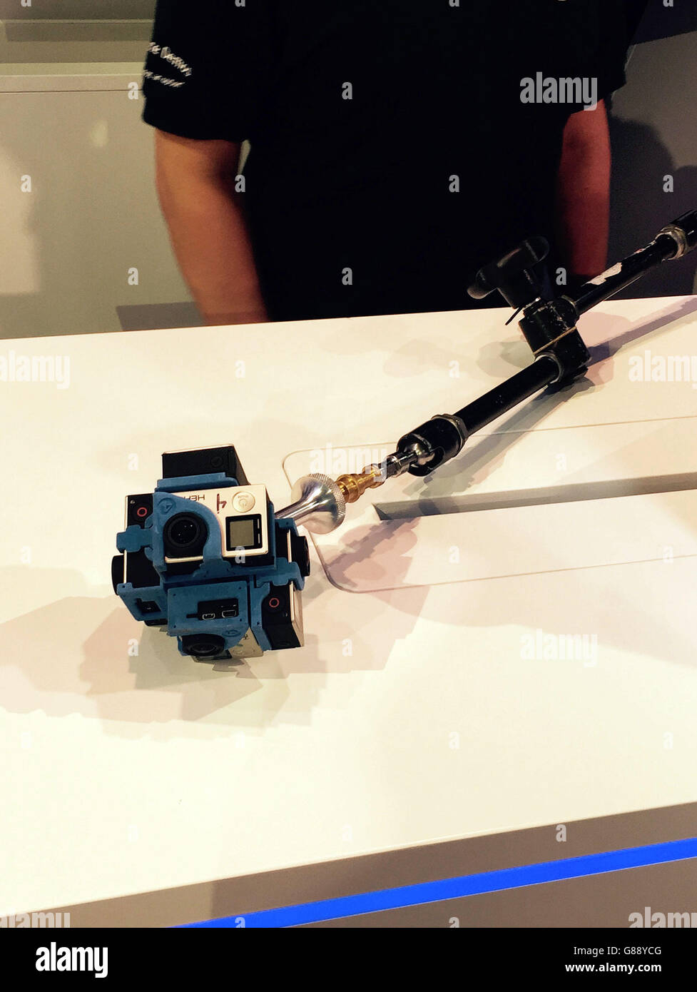Intels Selfie-Stick der nächsten Generation, der während einer Pressekonferenz auf der IFA in Berlin vorgestellt wurde. Stockfoto