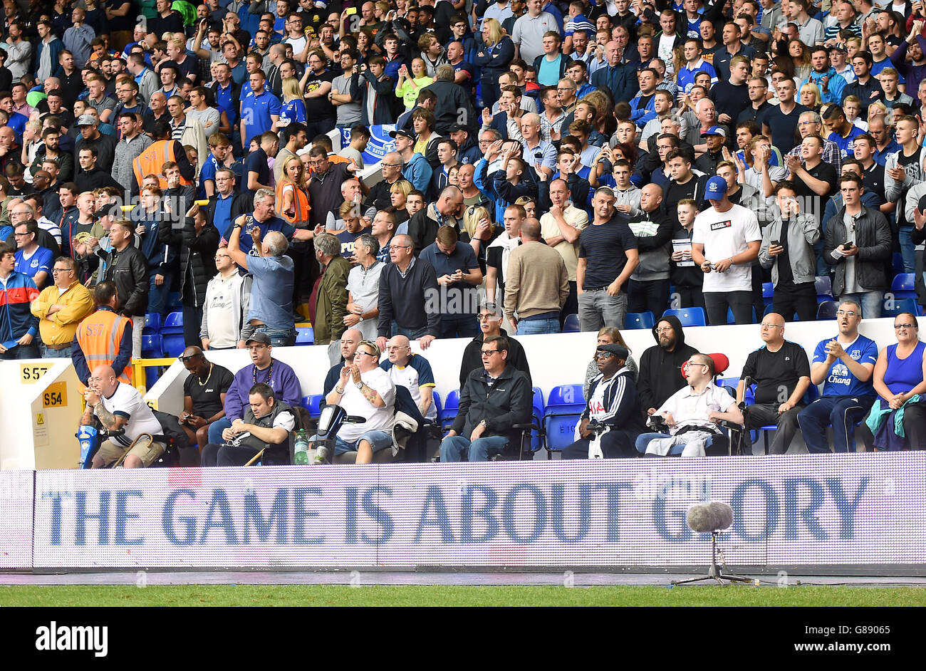 Fußball - Barclays Premier League - Tottenham Hotspur gegen Everton - White Hart Lane. Behindertengerechte Fans auf den Tribünen an der White Hart Lane. Stockfoto