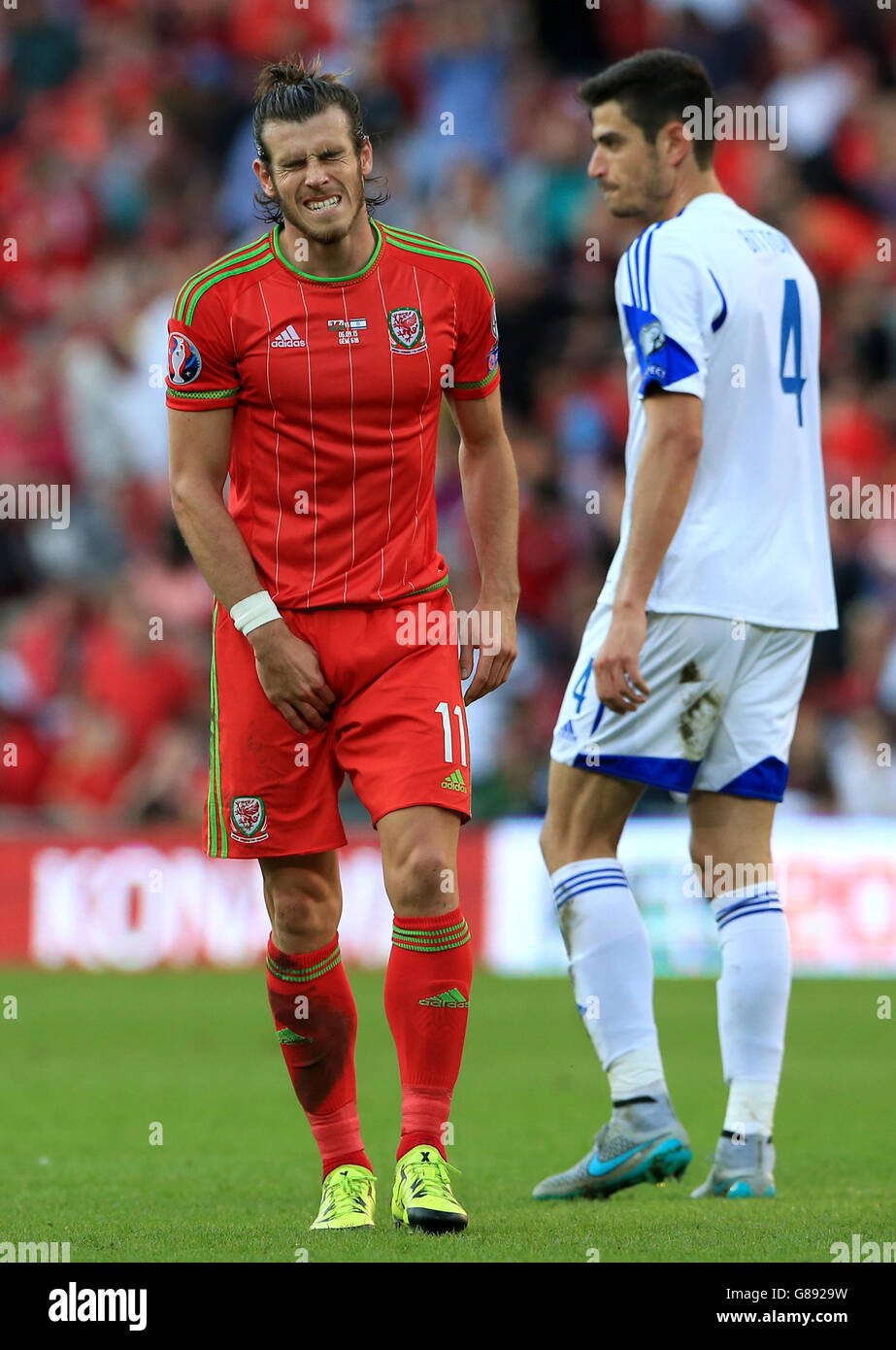 Gareth Bale von Wales sieht beim Qualifikationsspiel der UEFA Euro 2016 im Cardiff City Stadium, Cardiff, niedergeschlagen aus. Stockfoto