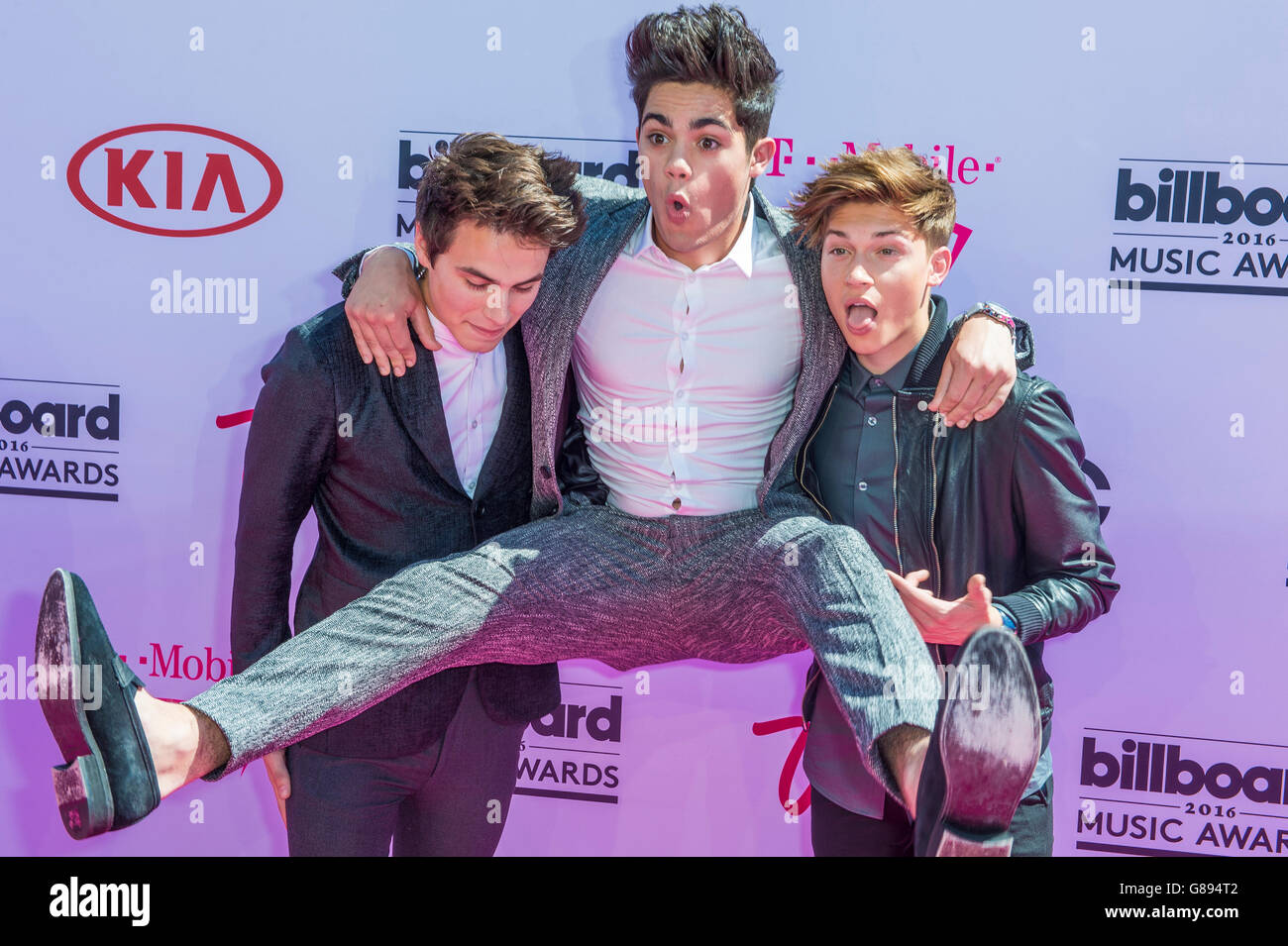 (L-R) Sänger Ricky Garcia, Emery Kelly und Liam Attridge von Forever In Your Mind besuchen 2016 Billboard Music Awards Stockfoto