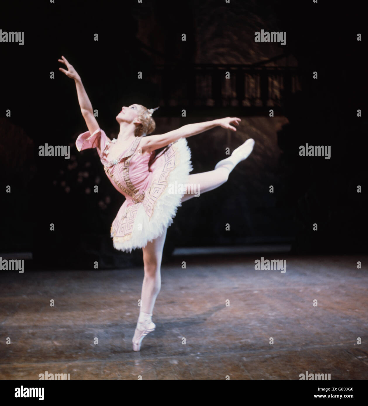 Sylvia (Nadia Nerina) während einer neuen ein-Akt-Version des berühmten Delibes Balletts 'Sylvia'. Stockfoto
