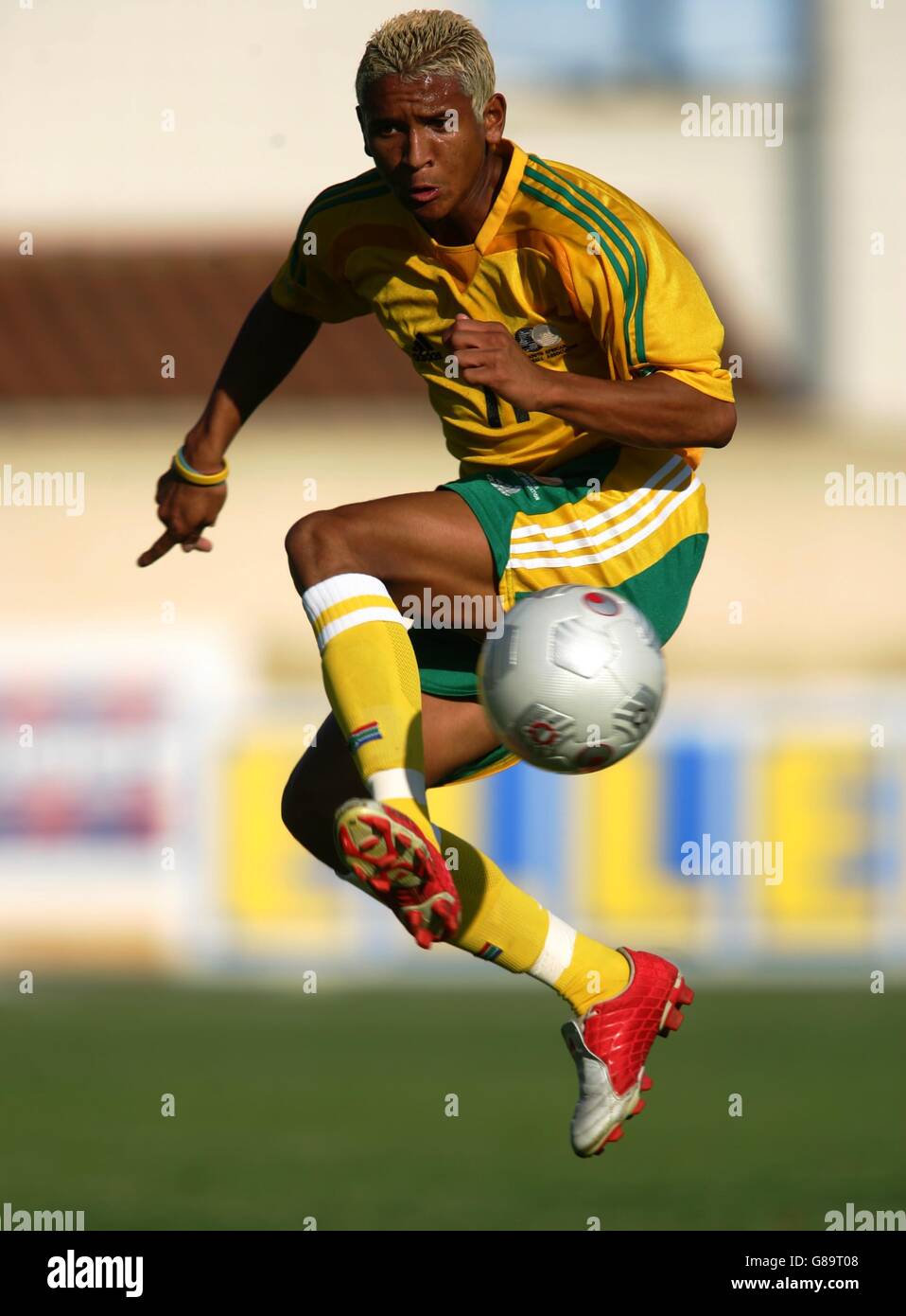 Fußball - Toulon-Turnier 2005 - Gruppe A - Südafrika - Mexiko - Stade Perruc. Südafrikas Daine Klate in Aktion Stockfoto