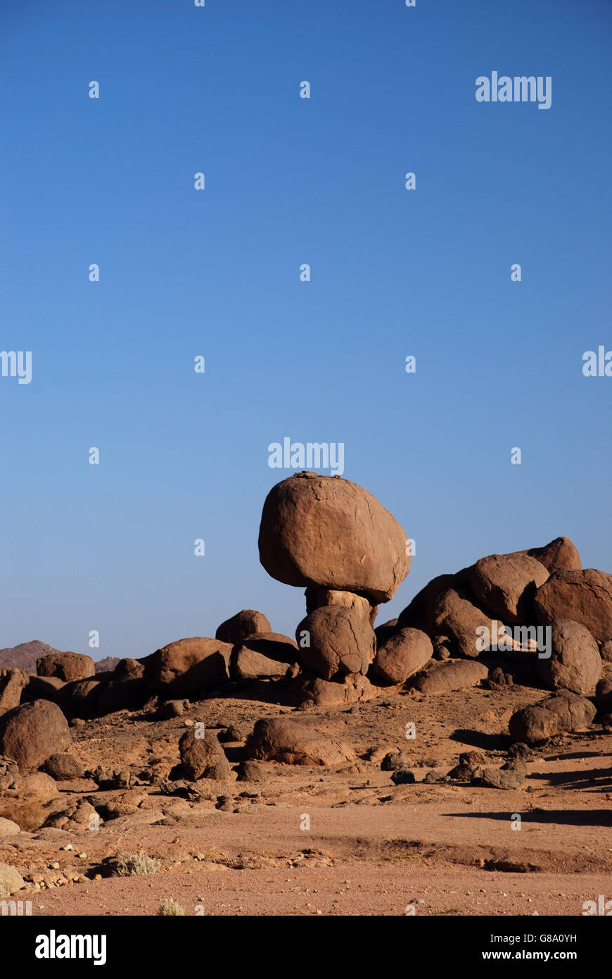 Wüste, Algerien, Pilz, Steinen, Felsen, Felsformation, blauer Himmel Stockfoto