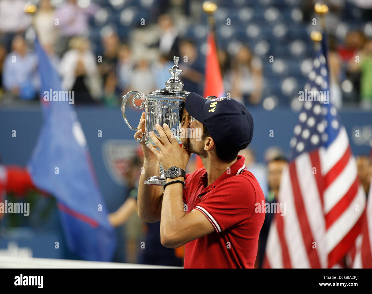 Preisverleihung, Novak Djokovic, SRB, Gewinner der Herren endgültige küssen, seine Trophäe, ITF Grand-Slam-Tennisturnier US Open Stockfoto