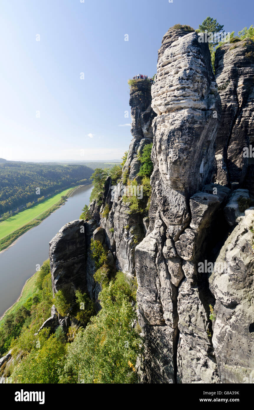Blick auf die Elbe von Bastei Rock Formation, Elbsandsteingebirge, Sächsische Schweiz Bezirk, Sachsen aus gesehen Stockfoto