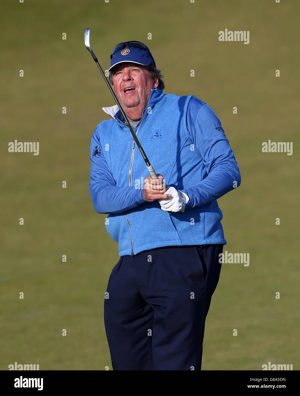 Johann Rupert am zweiten Tag der Alfred Dunhill Links Championship in Kingsbarns, Fife. DRÜCKEN SIE VERBANDSFOTO. Bilddatum: Freitag, 2. Oktober 2015. Siehe PA Geschichte GOLF Dunhill. Bildnachweis sollte lauten: Andrew Milligan/PA Wire. EINSCHRÄNKUNGEN nur für redaktionelle Verwendung. Keine kommerzielle Nutzung. Keine falsche kommerzielle Vereinigung. Keine Videoemulation. Keine Bildbearbeitung. Stockfoto