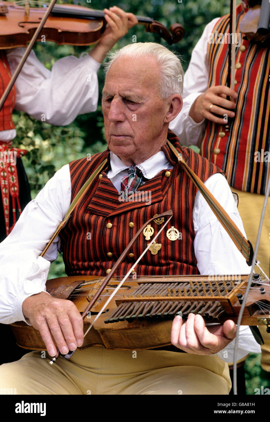 Fiddler mit ausgestanzten Geige Stockfoto