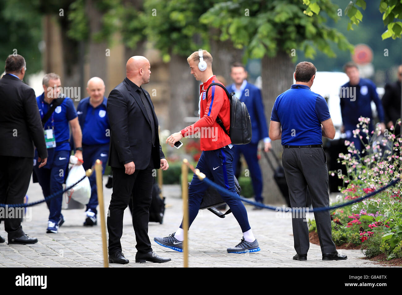 England Torhüter Joe Hart kommt im Team-Hotel in Chantilly, Frankreich. England schied in der Runde der 16 Phase der Europameisterschaft 2016 gestern Abend nach der Niederlage 2-1 gegen Island. Stockfoto