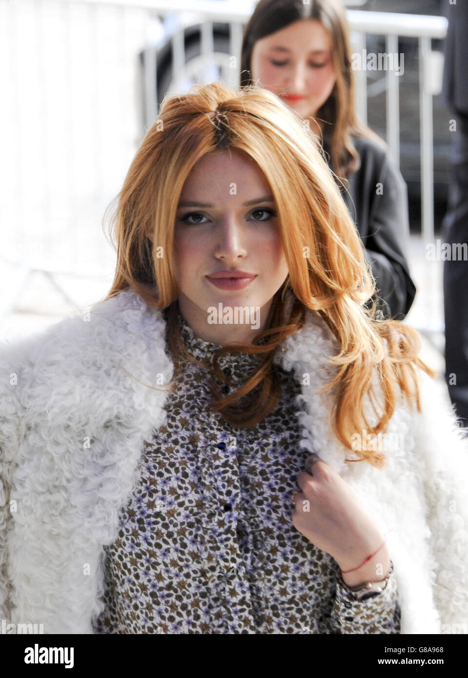 Bella Thorne kommt bei der einzigartigen Catwalk Show von Topshop im Queen Elizabeth II Conference Center an, während die London Fashion Week SS16 Catwalk zeigt. Bildnachweis sollte Edward Smith/PA SHOWBIZ lesen Stockfoto