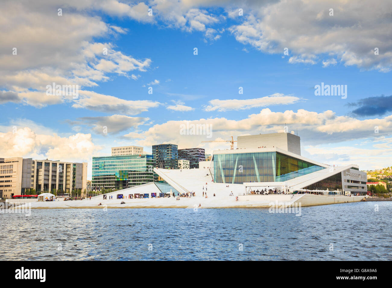 Oslo, Norwegen - 31. Juli 2014: Die Oper Oslo ist die Heimat des norwegischen Staatsoper und Ballett. Das Dach von Gebäude Stockfoto