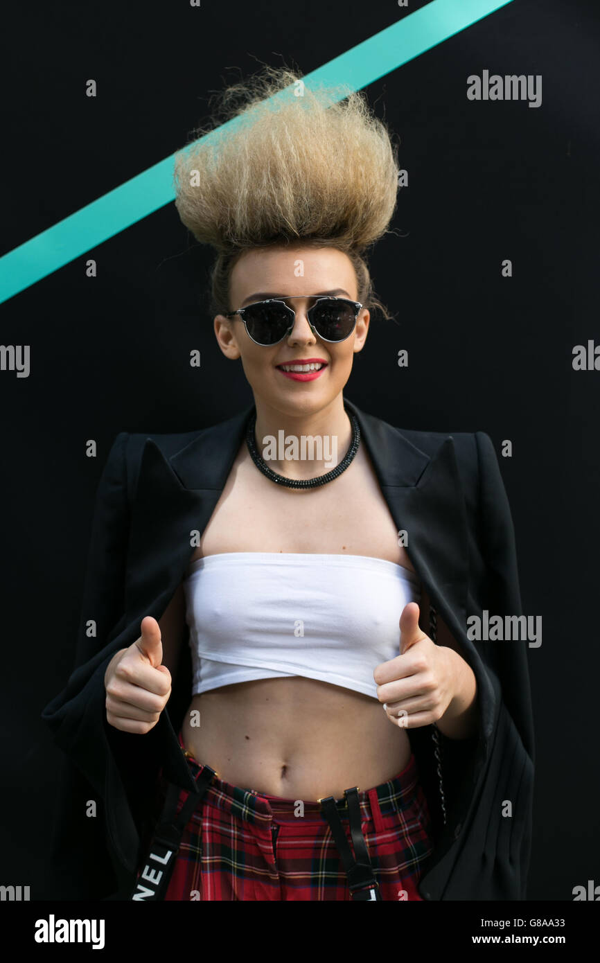 Tallia Storm vor dem Brewer Street Car Park während der London Fashion Week im Frühjahr/Sommer 2016 in London. Stockfoto