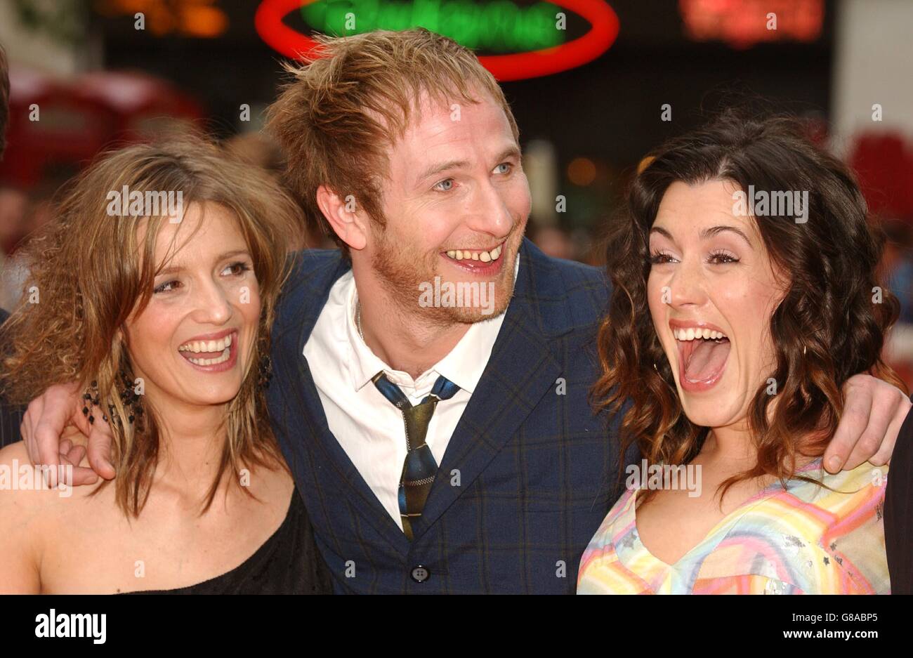 Von links nach rechts: Die Schauspieler Beatriz Batarda, Paul Kaye und Kaye Magowan. Stockfoto