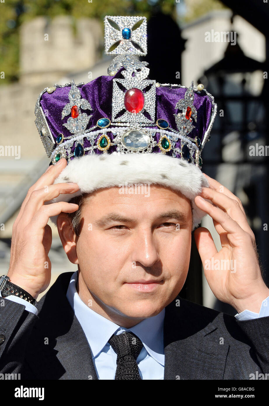 Gangsta Granny Autor David Walliams vor dem Tower of London, um die brandneue Bühnenshow des Bestsellers zu starten, das von Birmingham Stage Company inszeniert wird. Stockfoto