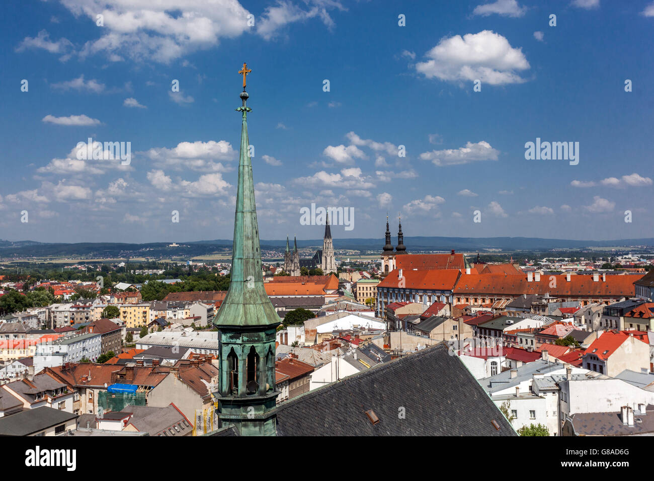 Kirchturm von St. Moritz im Hintergrund St.-Wenzels-Kathedrale, Olomouc, Süd-Mähren, Tschechische Republik, Europa Stockfoto