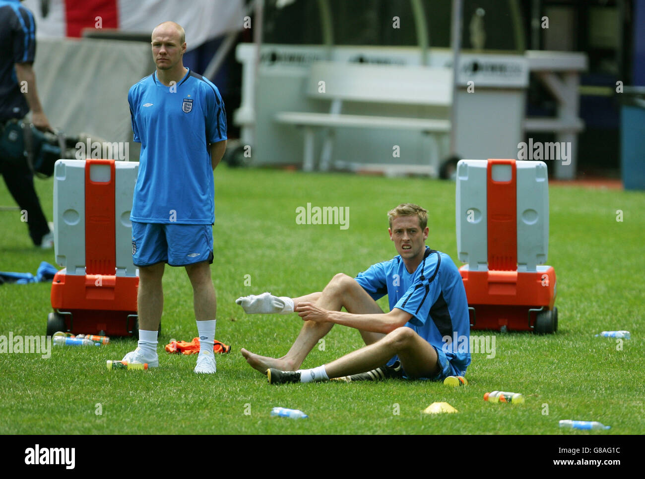 Fußball - International Friendly - Kolumbien - England - England Training - Giants Stadium. Die Engländerin Andrew Johnson und Peter Crouch während des Trainings Stockfoto
