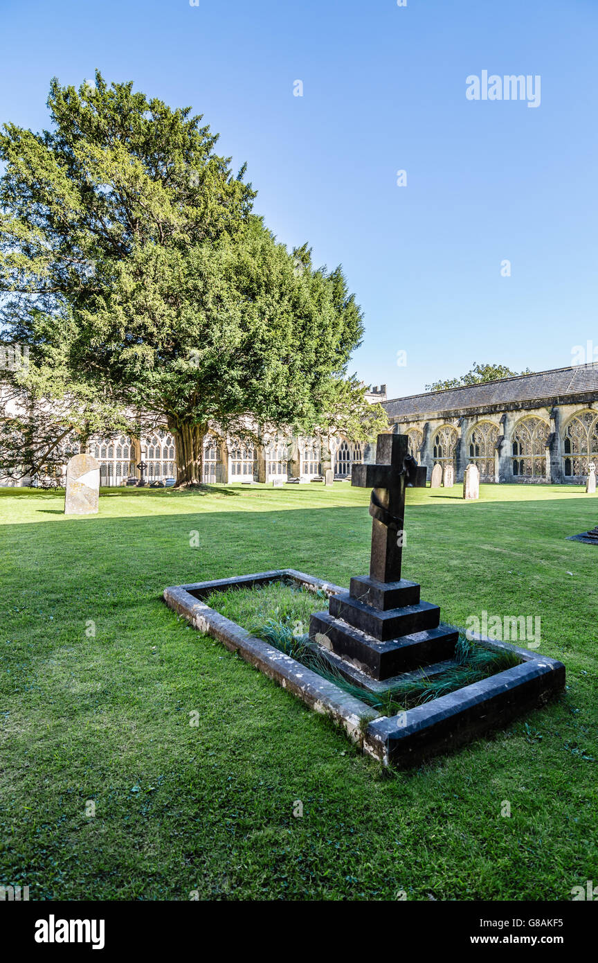 Wells, UK - 15. August 2015: Kirchhof und Kreuzgang der Kathedrale von Wells. Wells ist eine Cathedral City in Somerset. Stockfoto