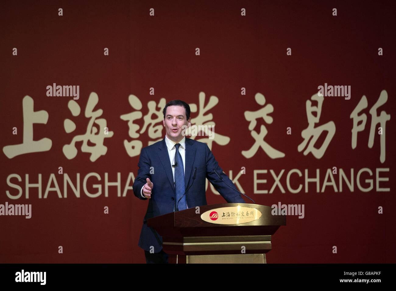 Schatzkanzler George Osborne hält eine Rede vor einer Audienz an der chinesischen Börse in Shanghai. Stockfoto