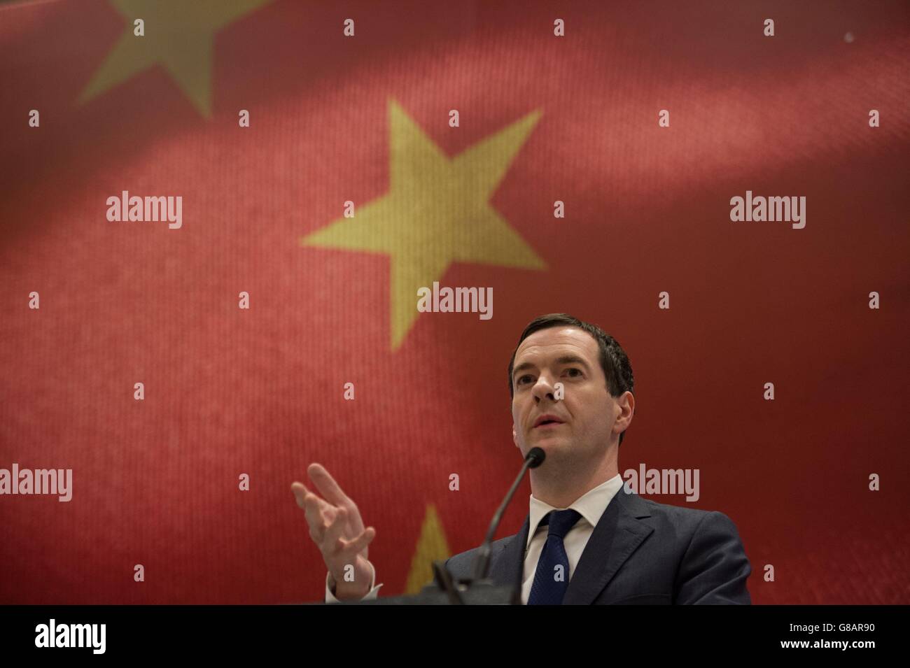 Bundeskanzler George Osborne sprach bei einem Treffen mit chinesischen Investoren in Chengdu, wo er sie drängte, um einen Anteil von &ACIRC;&pound;11.8 Milliarden HS2 Bauaufträge und &ACIRC;&pound;24 Milliarden von Entwicklungen in nördlichen Städten zu bieten. Stockfoto