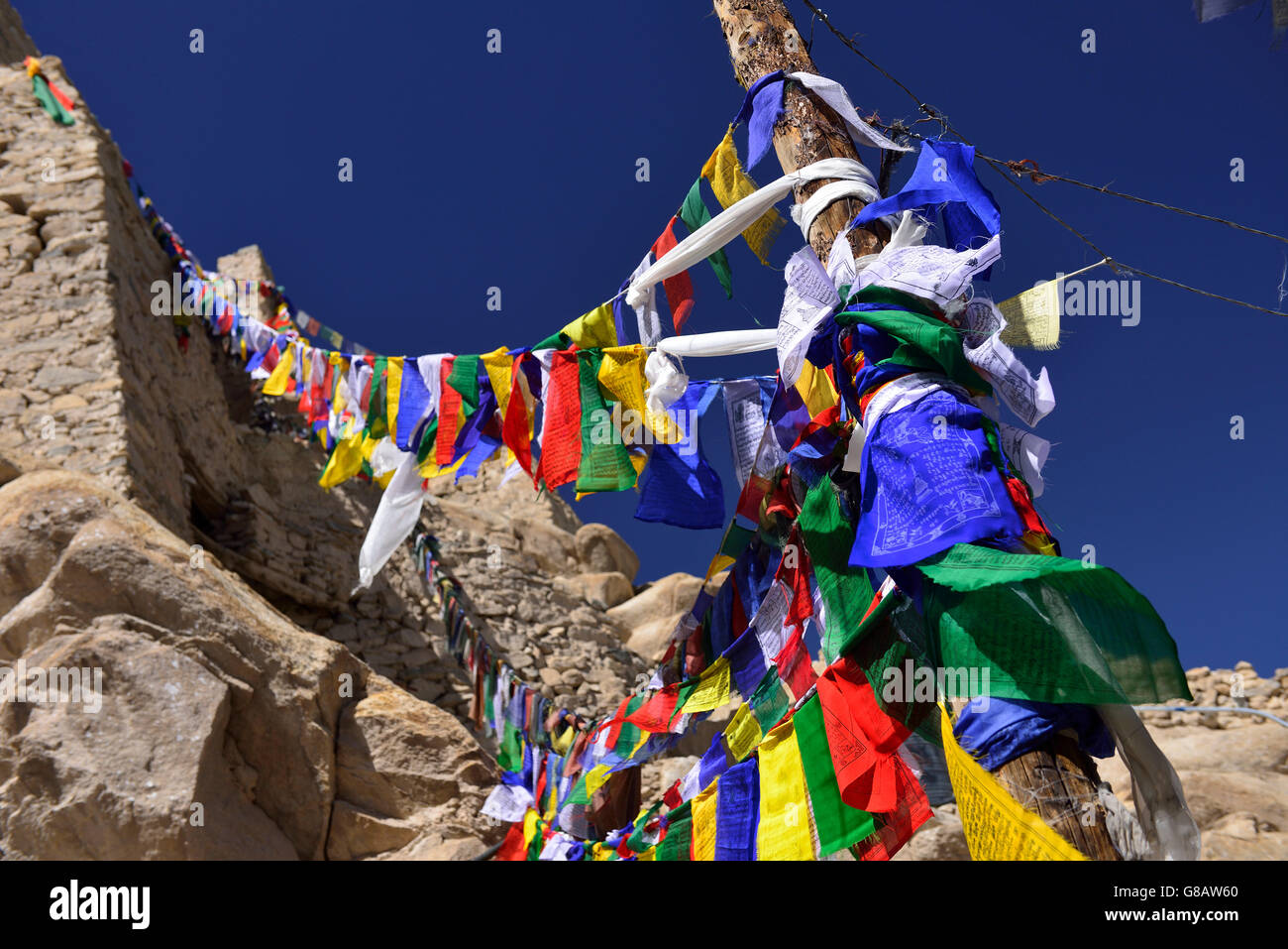 Gebetsfahnen, Shey Kloster, Ladakh, Jammu und Kaschmir, Indien Stockfoto
