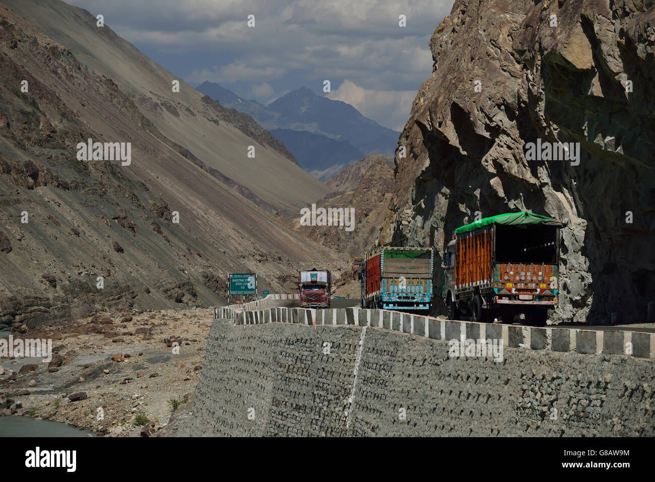 LKW, Indus-Tal in der Nähe von Uley, Ladakh, Jammu und Kaschmir, Indien Stockfoto