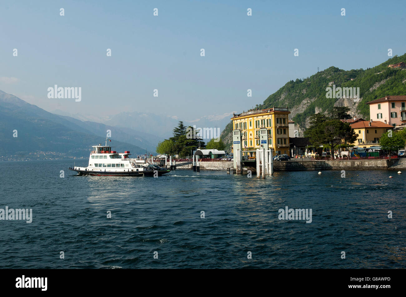 Europa, Italien, malerische Stadt Varenna am Comer See, bequem zu Fuß zu den Alpen und Monte Resegone. Stockfoto