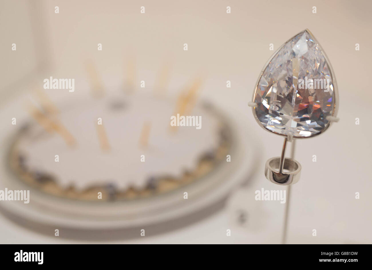 Eine Nachbildung des Millennium Star Diamanten, die während des versuchten Raubüberfalls des Millennium Dome im Jahr 2000 ins Visier genommen wurde und im Rahmen der Ausstellung des Crime Museum Uncovered im Museum of London ausgestellt wird, die am Freitag für die Öffentlichkeit zugänglich ist. Stockfoto