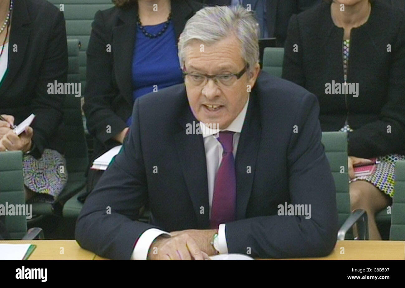 Paul Willis, Geschäftsführer der Volkswagen Group UK, spricht im Rahmen eines Transport Select Committee zum VW-Diesel-Emissionsskandal im Portcullis House, Westminster. Stockfoto