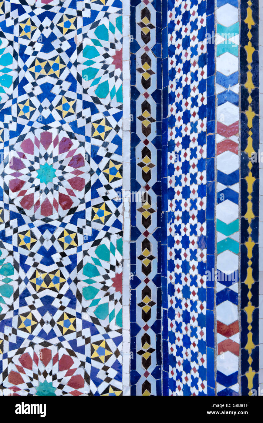 Mosaik Fliesen. Detail der Tür des königlichen Palastes in Fès, Marokko. Stockfoto