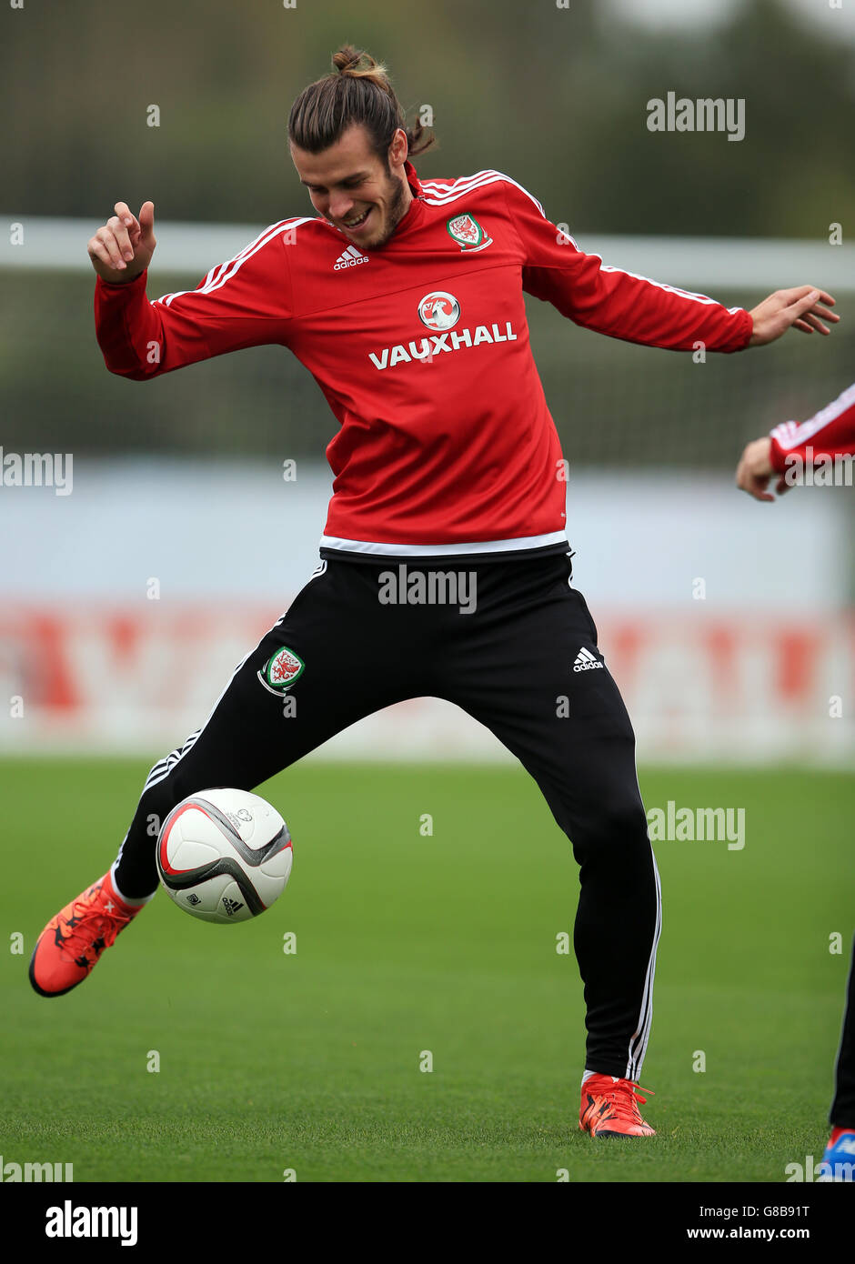 Gareth Bale von Wales während einer Trainingseinheit im Vale Resort, Glamorgan. Stockfoto