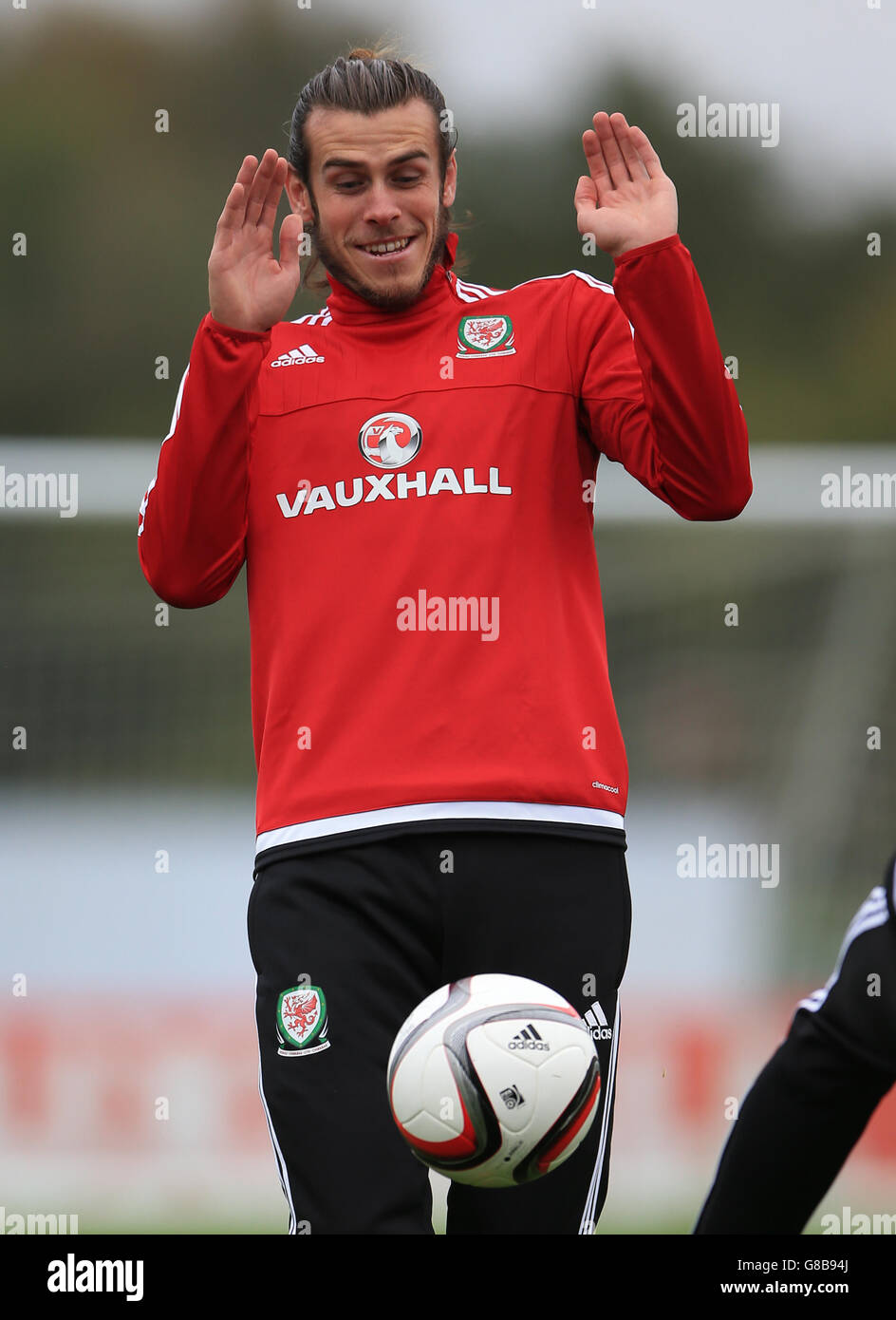 Gareth Bale von Wales während einer Trainingseinheit im Vale Resort, Glamorgan. Stockfoto