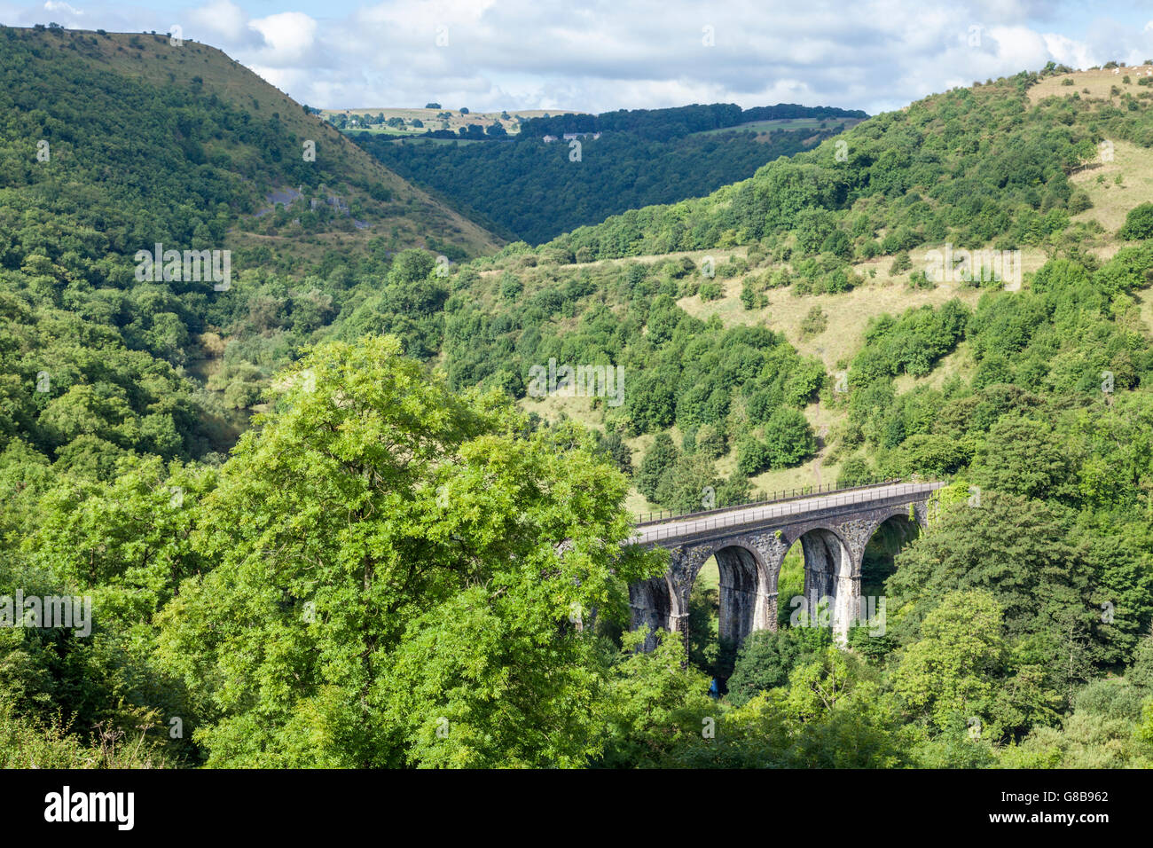 Den Grabstein Viadukt über Monsal Dale von monsal Kopf, Derbyshire Dales, White Peak, Peak District National Park, England, UK gesehen Stockfoto