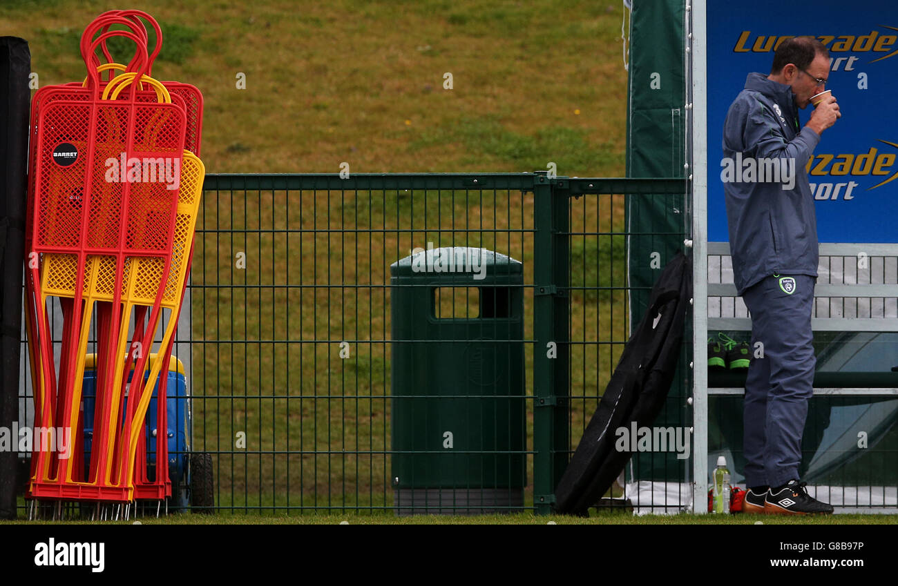 Fußball - UEFA Euro 2016 - Irland Training - Gannon Park. Martin O'Neill, Manager der Republik Irland, während einer Trainingseinheit im Gannon Park, Dublin. Stockfoto