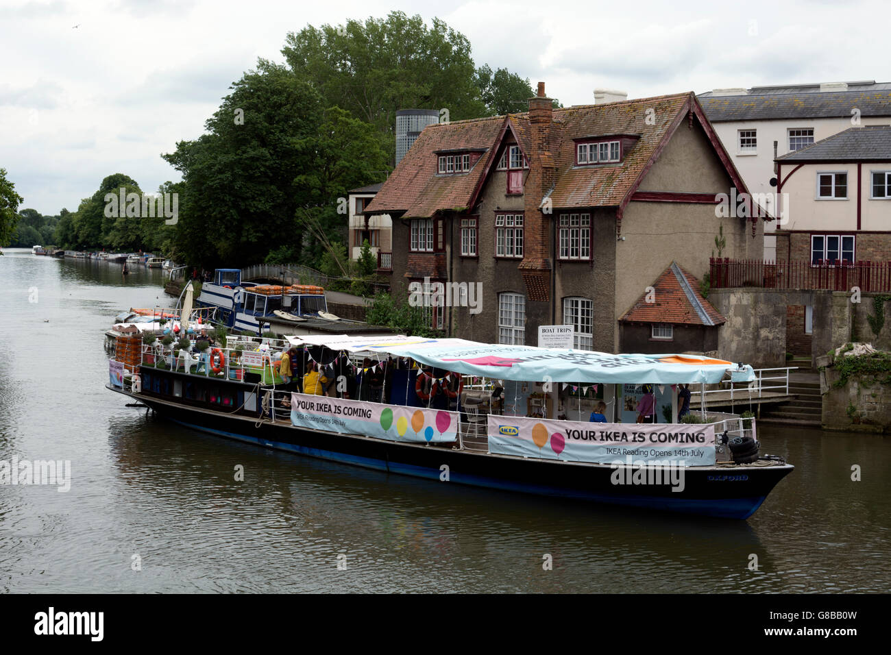 IKEA-Haus-Boot von der Themse in der Nähe von Folly Bridge, Oxford, UK Stockfoto