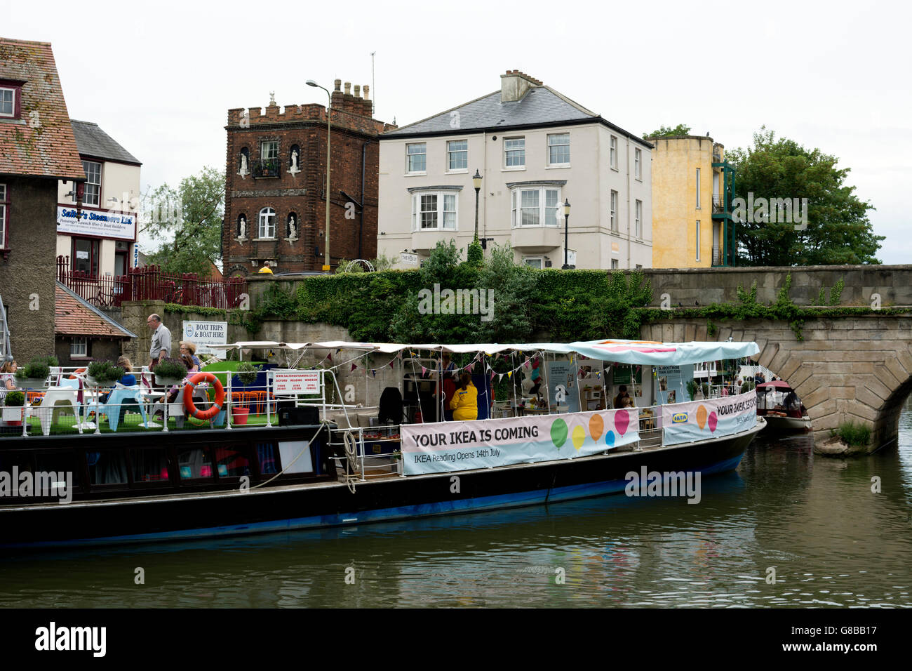 IKEA-Haus-Boot von der Themse in der Nähe von Folly Bridge, Oxford, UK Stockfoto