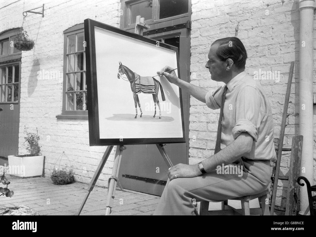 E.V. 'Sonny' Johnson, von Mole House, Norton, Yorkshire, bei der Arbeit gesehen. Er war ein Assistent Rennpferd Trainer, aber beschlossen, Karriere zu ändern und ein Künstler zu werden. Stockfoto