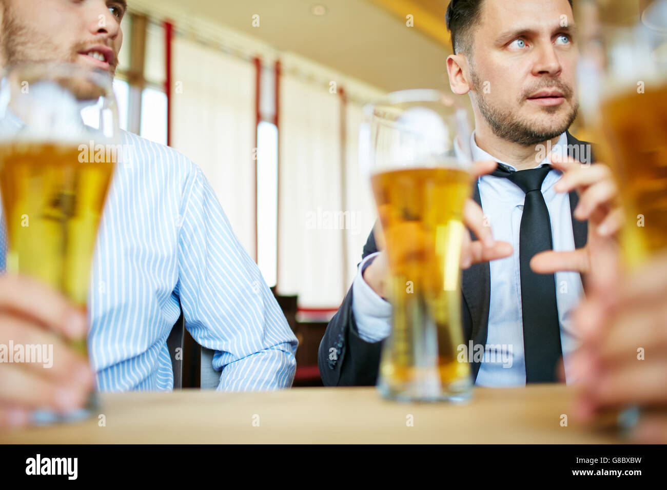 Gespräch im pub Stockfoto