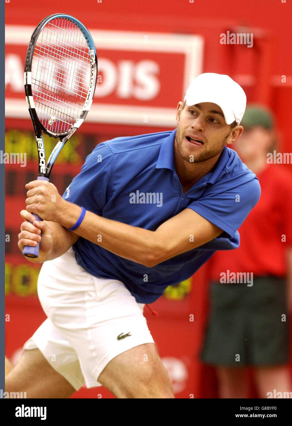 Tennis - Stella Artois Championship 2005 - Halbfinale - Andy Roddick gegen Radek Stepanek - Queens Club. Andy Roddick aus den USA im Kampf gegen Radek Stepanek Stockfoto