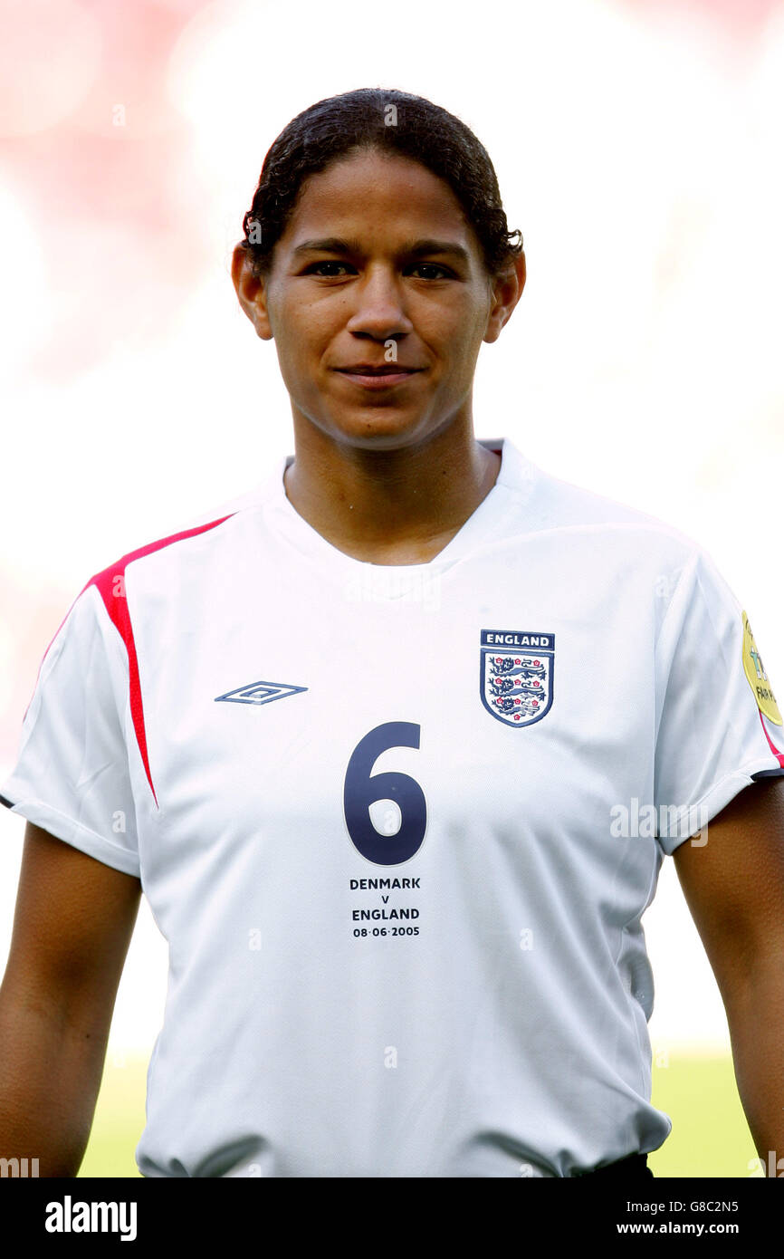 Fußball - UEFA-Europameisterschaft der Frauen 2005 - Gruppe A - Dänemark - England - Ewood Park. Mary Rose Phillip, England Stockfoto